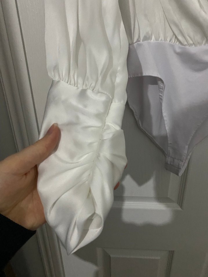 V Yaka Drapeli Beyaz Kadın Bluz - Görsel 2