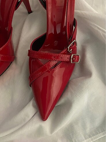 37 Beden Kırmızı rugan topuklu ayakkabı
