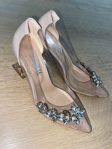 Şeffaf stiletto