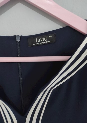 Nakışlı Lacivert V Yaka Midi Elbise - Görsel 2