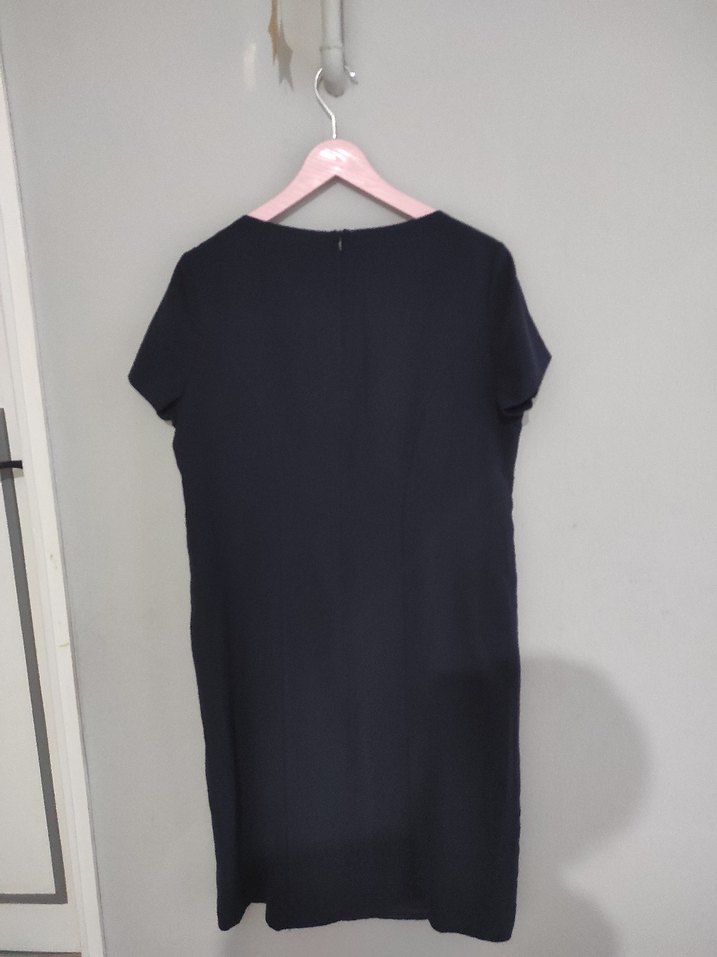 Nakışlı Lacivert V Yaka Midi Elbise - Görsel 4