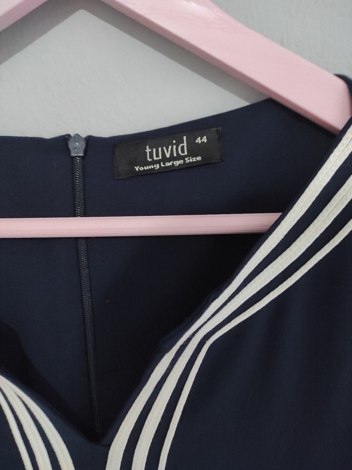 Nakışlı Lacivert V Yaka Midi Elbise - Görsel 2