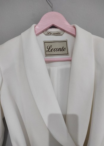 Siyah Kuşaklı Beyaz Kadın Blazer - Görsel 2