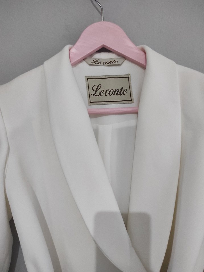 Siyah Kuşaklı Beyaz Kadın Blazer - Görsel 2