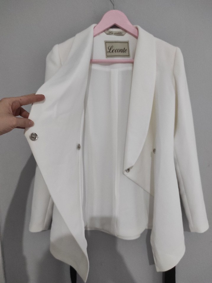 Siyah Kuşaklı Beyaz Kadın Blazer - Görsel 3