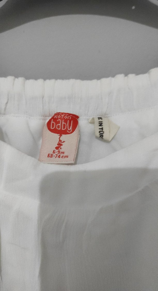 Kız Çocuk Beyaz Fırfırlı Nakışlı Elbise - Görsel 3