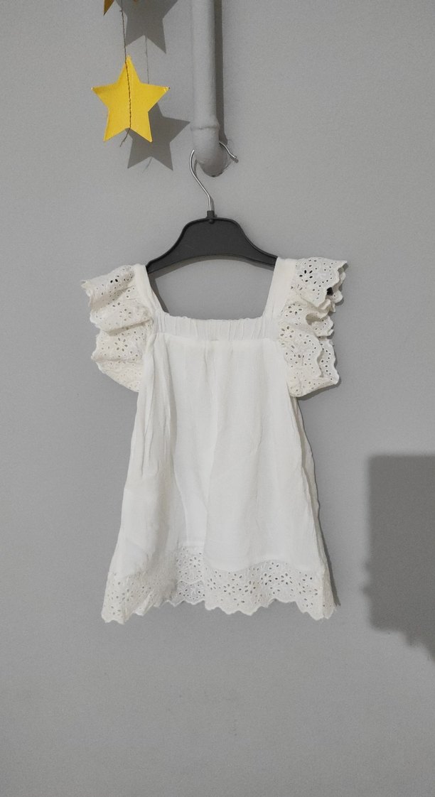 Kız Çocuk Beyaz Fırfırlı Nakışlı Elbise - Görsel 4