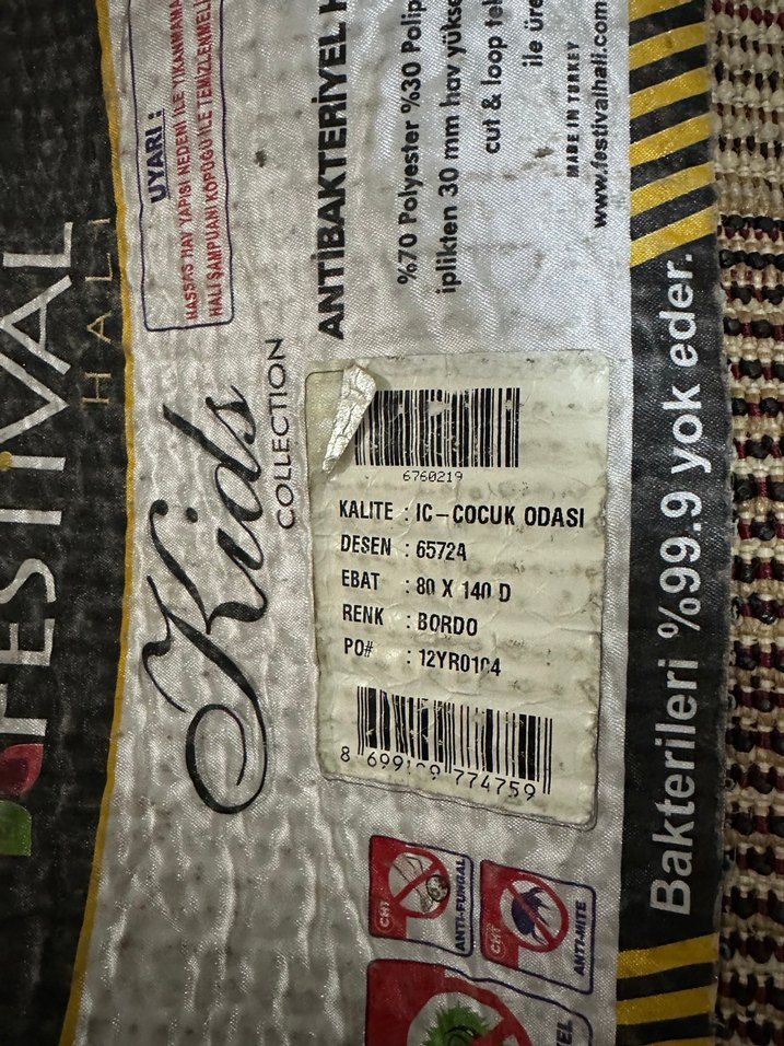 Çocuklar için renkli kırmızı araba halısı - Görsel 3