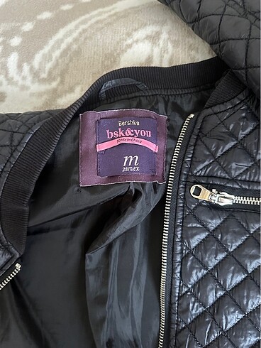 m Beden Bershka kapitone desen ceket