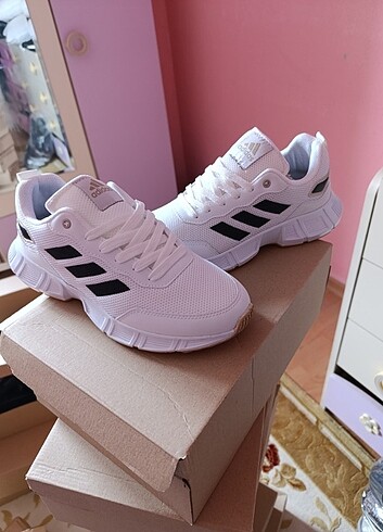 Adidas Spor ayakkabı 