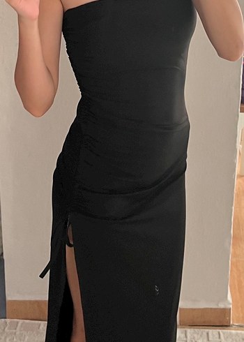 siyah yirtmacli elbise