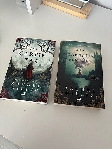 BİR KARANLIK PENCERE & İKİ ÇARPIK TAÇ