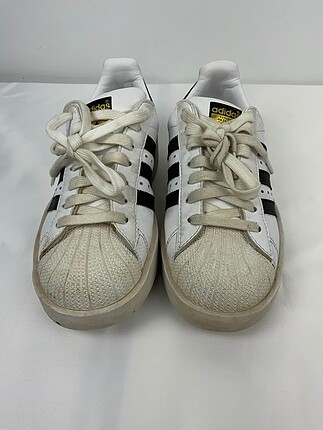 Adidas Spor Ayakkabı %70 İndirimli.