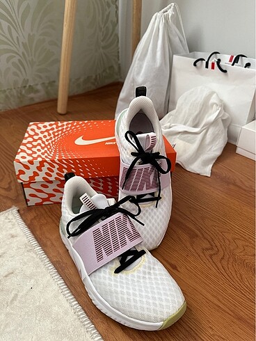 Nike Renew spor ayakkabı