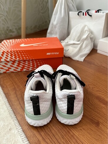 36 Beden beyaz Renk Nike Renew spor ayakkabı