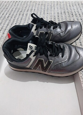 New Balance 38 numara spor ayakkabı.