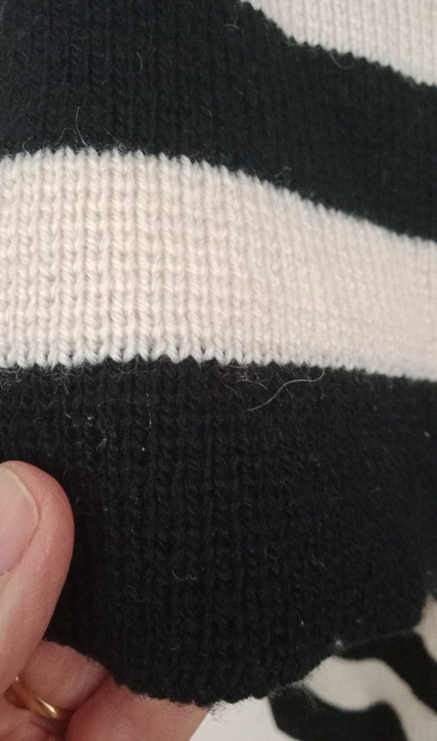 Uzun Siyah Beyaz Çizgili Erkek Atkı - Görsel 3