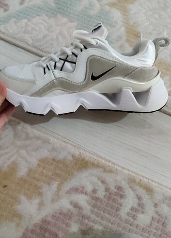 Nike Ryz 360 kadın spor ayakkabı beyaz 