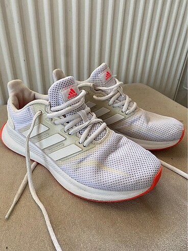 Adidas yürüyüş ayakkabısı