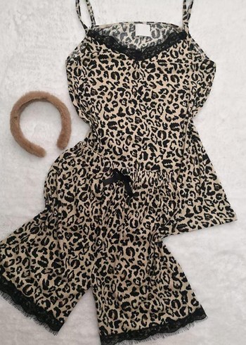 Leopar Desenli Kısa Askılı Kadın Pijama Takımı
