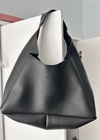 Siyah Deri Minimalist Tokalı Kadın Çanta
