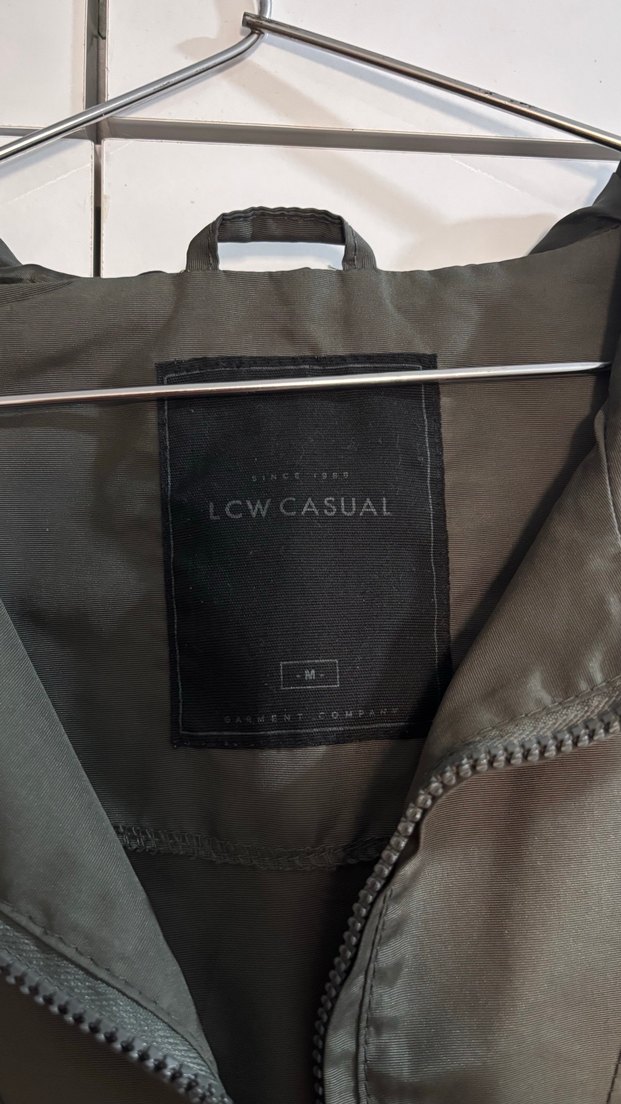 Kadın Kapüşonlu Haki Spor Ceket Yağmurluk - Görsel 2