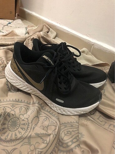 Nike spor ayakkabısı