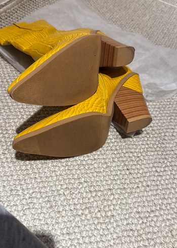 Sarı Yılan Desenli Dolgu Topuklu Deri Bot - Görsel 5