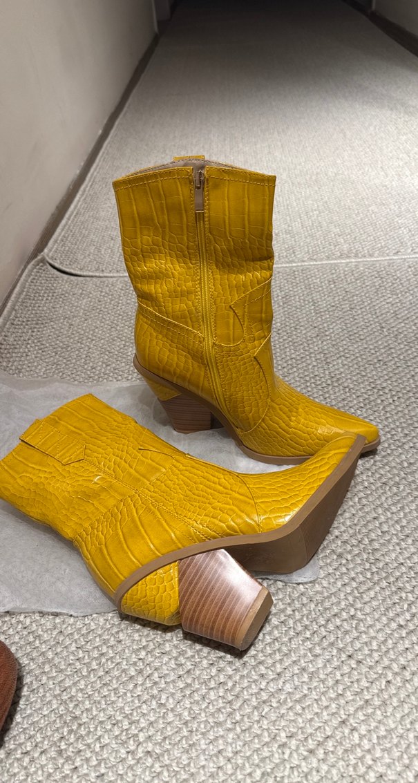 Sarı Yılan Desenli Dolgu Topuklu Deri Bot - Görsel 2