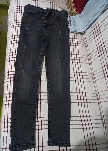 2 adet fiyatıdır lacivert taşlanmış siyah yırtık model  34 beden - Görsel 4