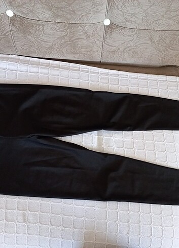 Zara marka 2 adet tayt biri kalın biri ince parlak  - Görsel 2