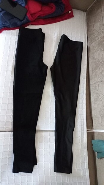 Zara marka 2 adet tayt biri kalın biri ince parlak  - Görsel 3