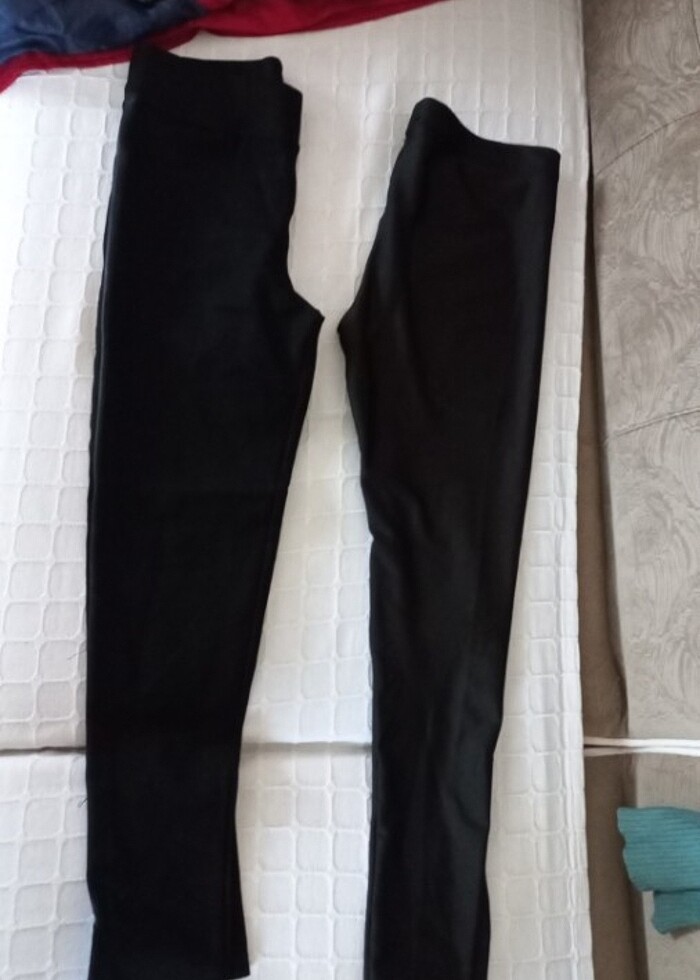 Zara marka 2 adet tayt biri kalın biri ince parlak  - Görsel 3