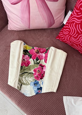Çiçek Desenli Straplez Mini Bustiyer