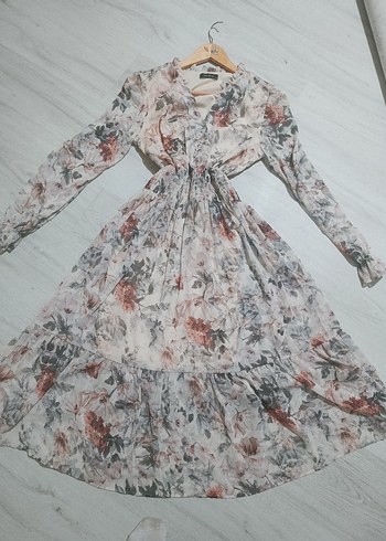 m Beden Bej Çiçek Desenli Bohem Uzun Elbise
