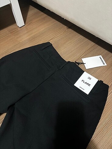 36 Beden siyah Renk BERSHKA KADIN PANTOLON