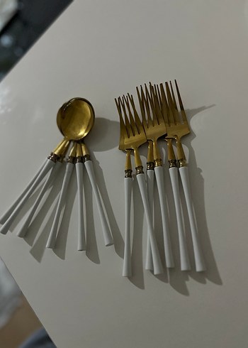 Beyaz Saplı Altın Renkli Çatal ve Kaşık Seti - Görsel 2