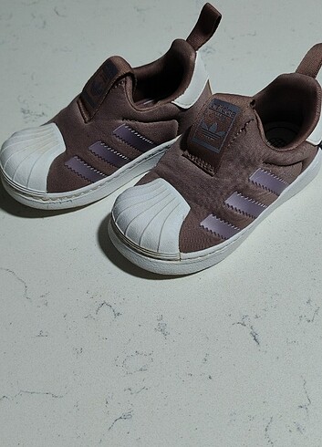21 Beden Adidas cocuk ayakkabisi