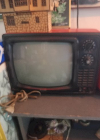 Kırmızı Retro Televizyon Monitörü - Görsel 2