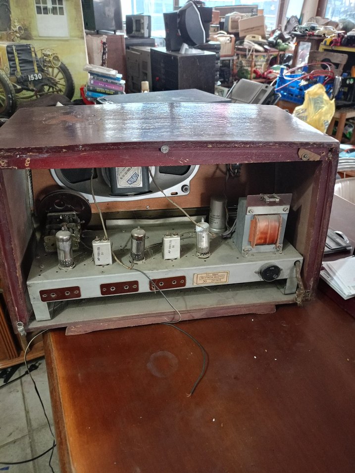 Kahverengi Vintage Müzik Sistemi - Görsel 4