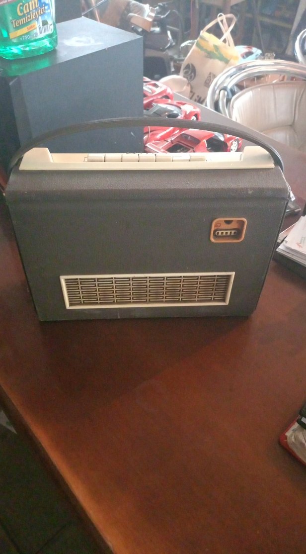 Bej ve Gri Taşınabilir Müzik Sistemi - Görsel 2