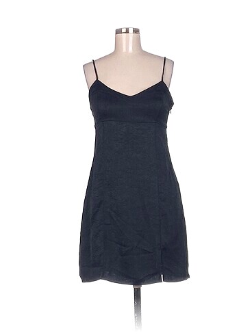 H&M Kısa Elbise %70 İndirimli.