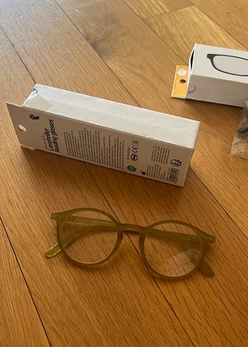 Şeffaf yeşil minimalist kadın gözlük - Görsel 2