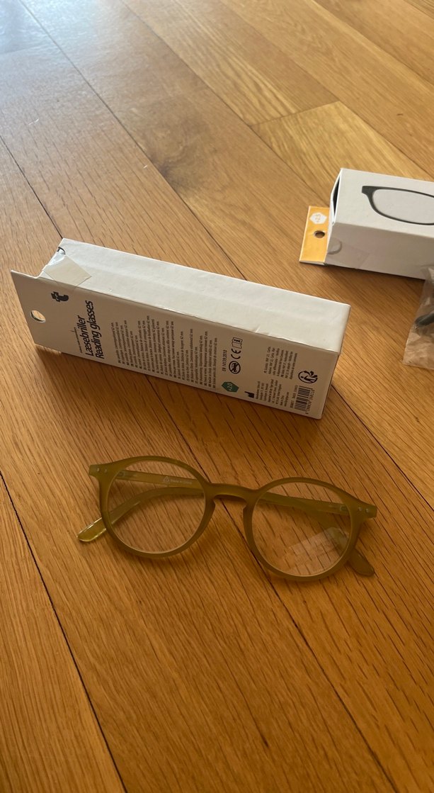 Şeffaf yeşil minimalist kadın gözlük - Görsel 2