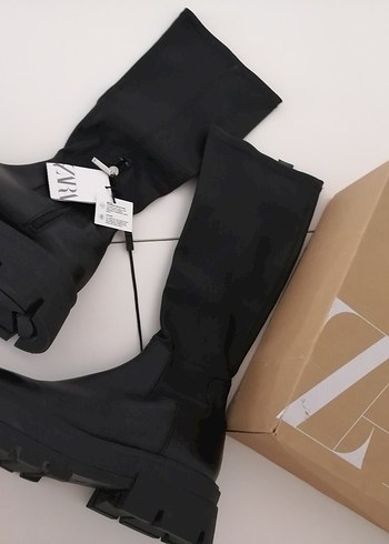 39 Beden Zara kuzu derisi çizme