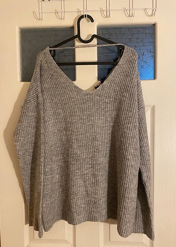 Dantel Detaylı Gri V Yaka Triko Kazak - Görsel 4