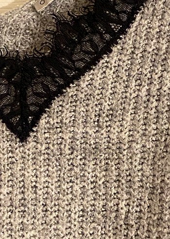 Dantel Detaylı Gri V Yaka Triko Kazak - Görsel 5