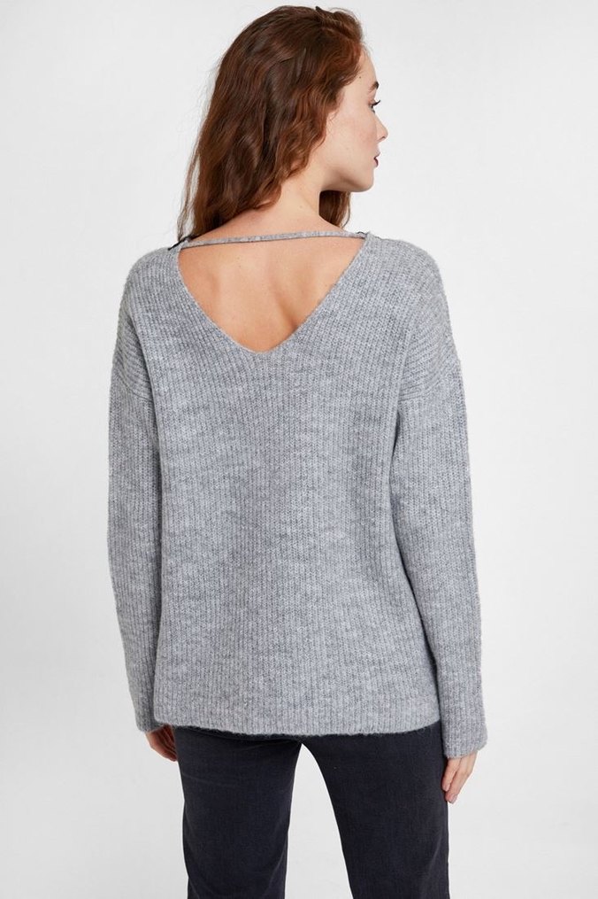 Dantel Detaylı Gri V Yaka Triko Kazak - Görsel 2