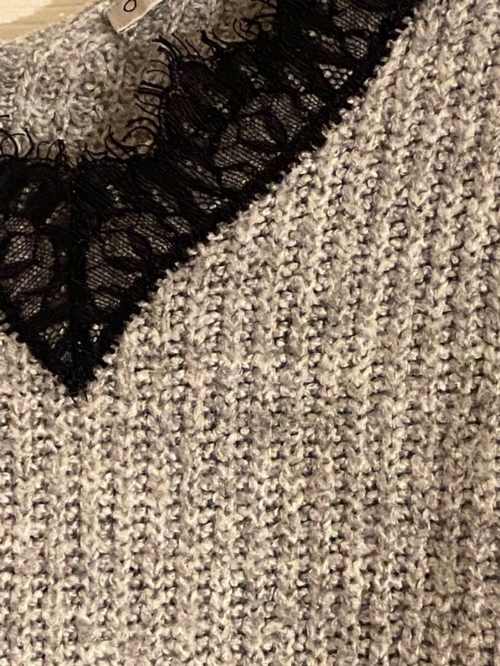 Dantel Detaylı Gri V Yaka Triko Kazak - Görsel 5