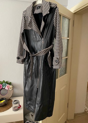 Kemerli Siyah Deri ve Ekose Kadın Trençkot - Görsel 2